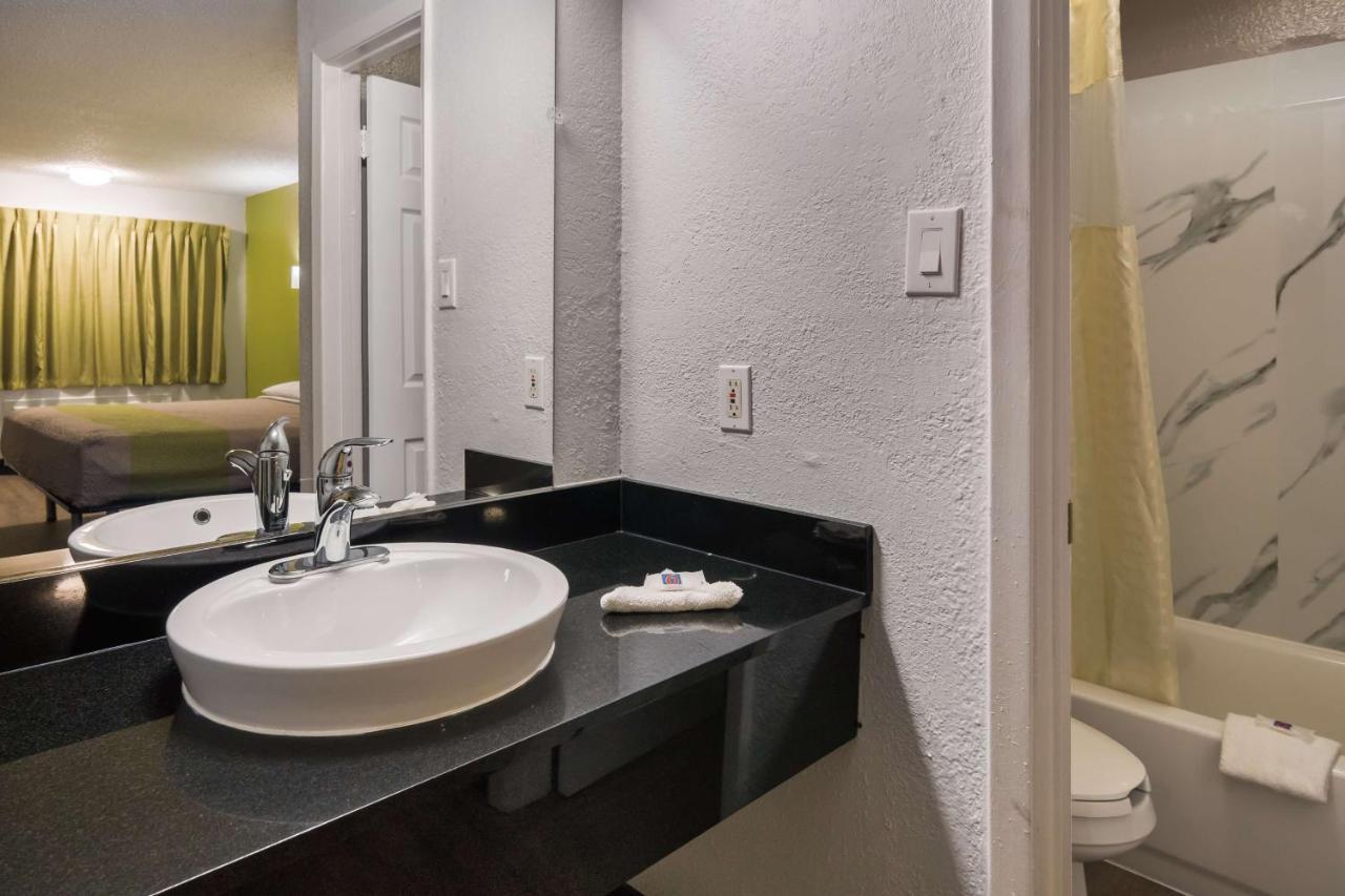 Motel 6 Irving - Loop 12 Экстерьер фото